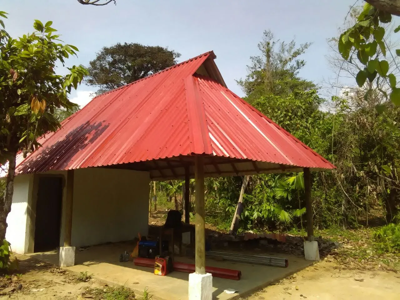 La cocina comedor de Ablechi terminada, con cubierta roja