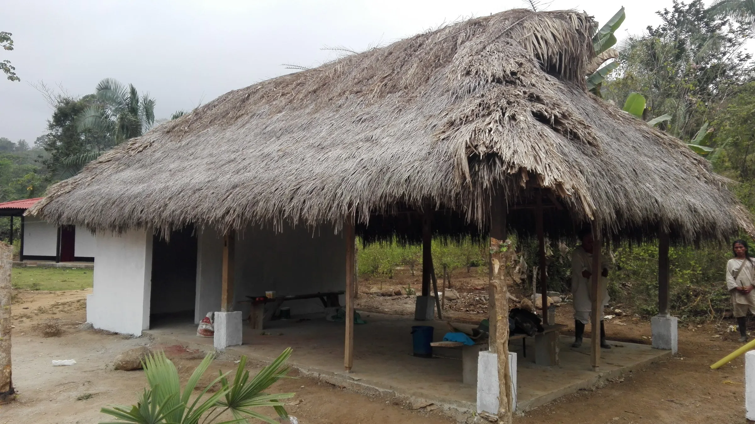 La cocina comedor de Chivilongui, con cubierta de palma