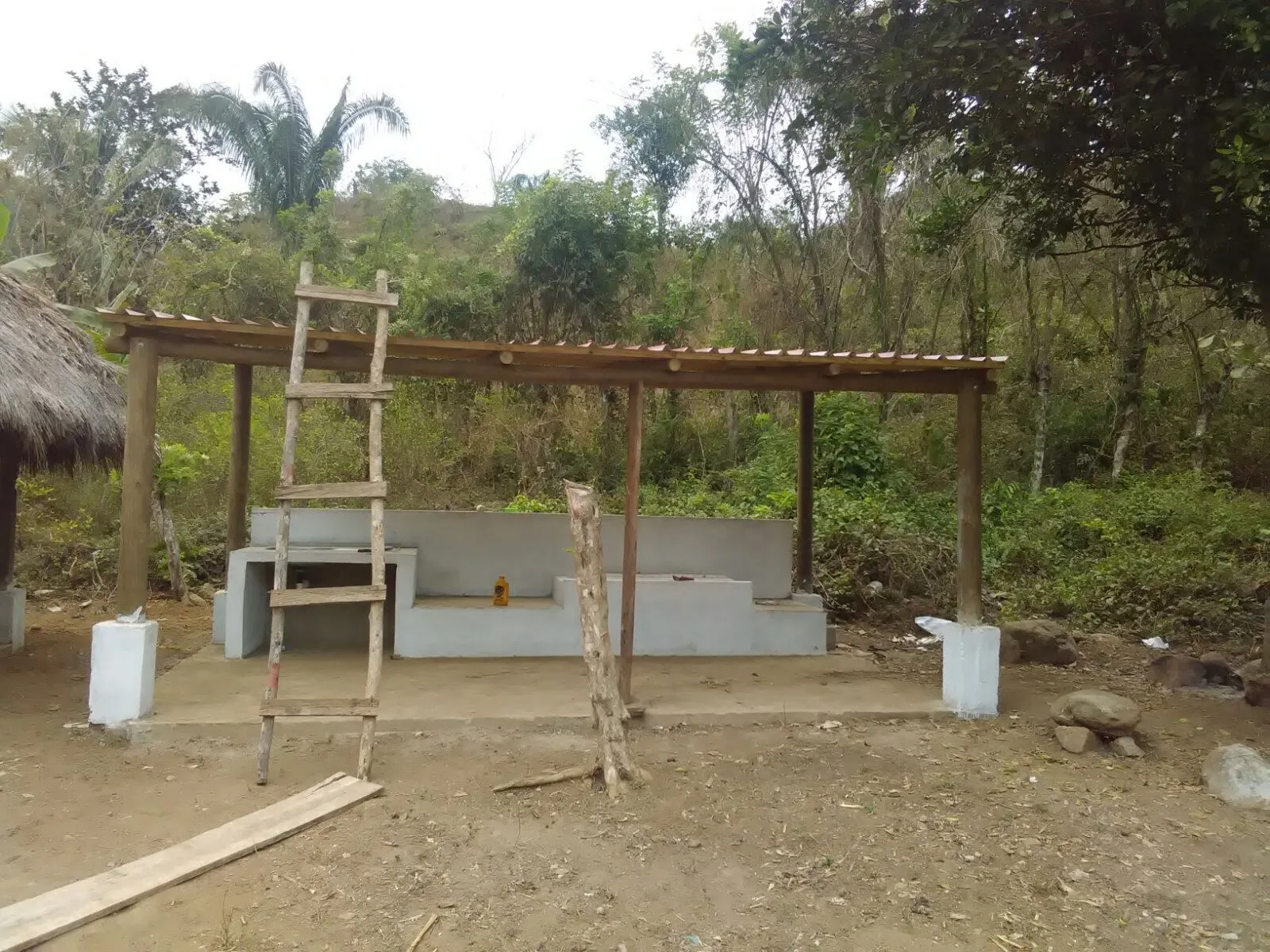 Estructura y mesones durante la construcción
