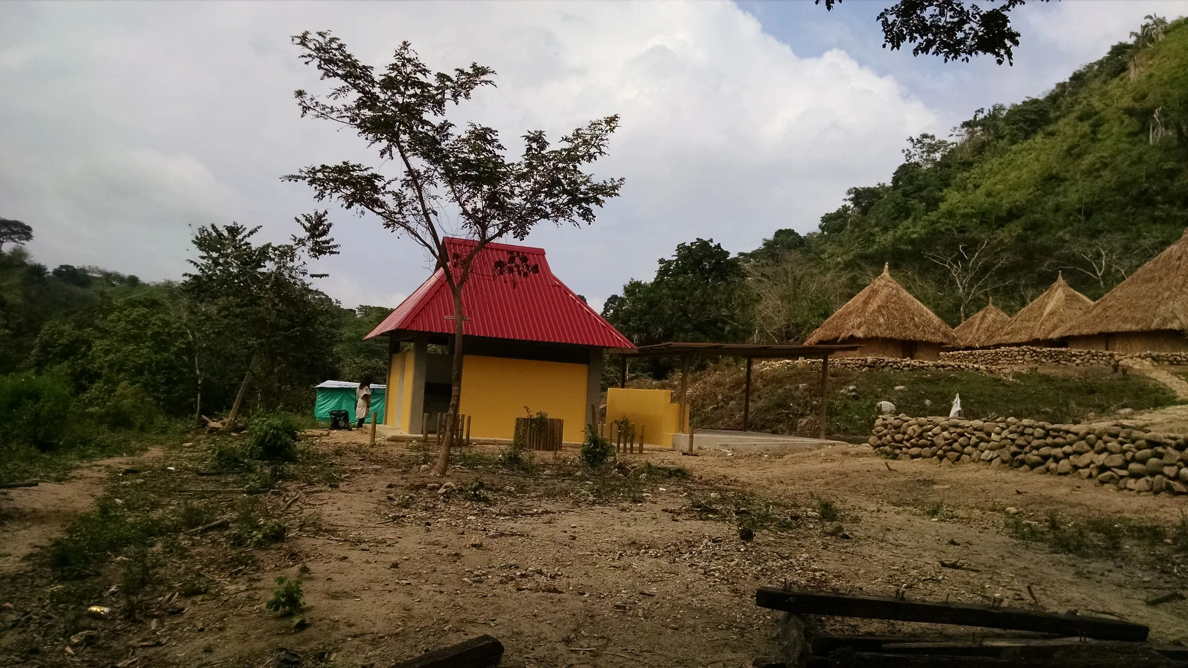 La construcción de Kandumuke terminada, con cubierta roja